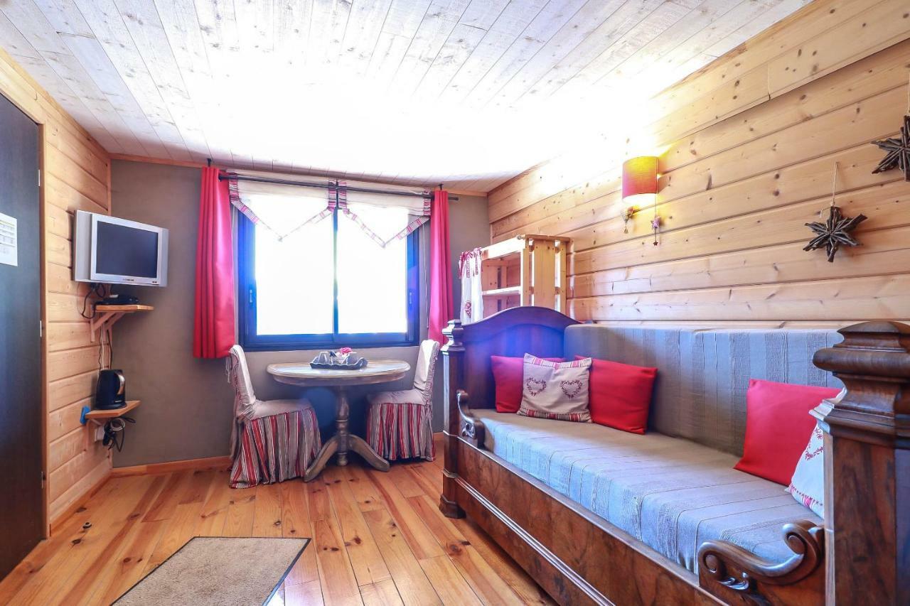 Chalet De Barraou Bed & Breakfast Binos Bagian luar foto